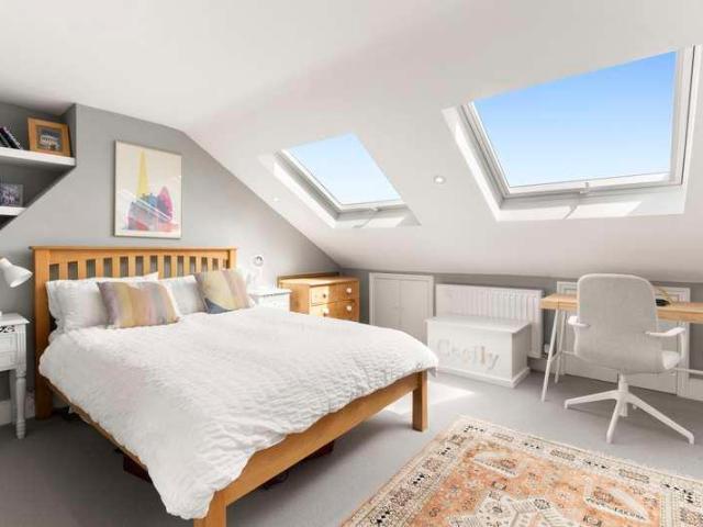 5 bed house for sale