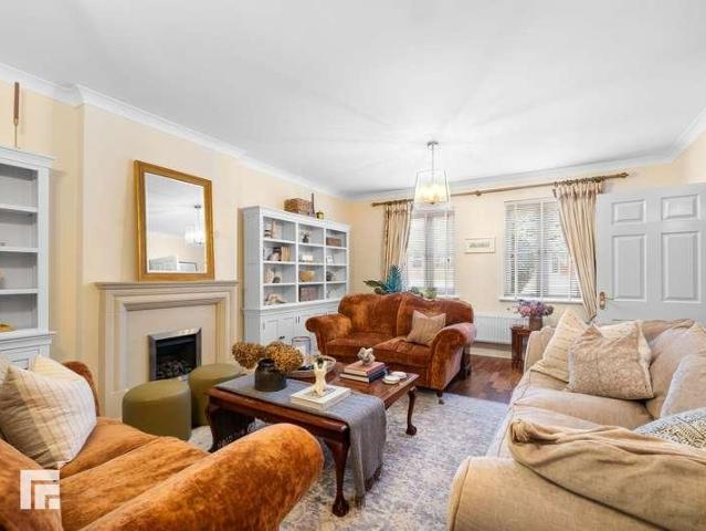 5 bed house for sale
