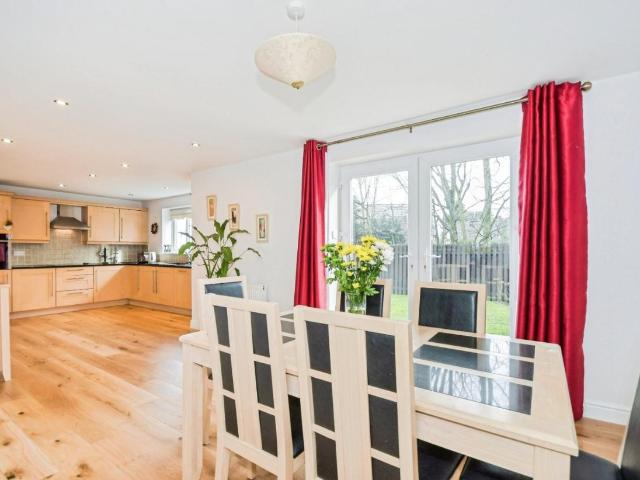 5 bed house for sale