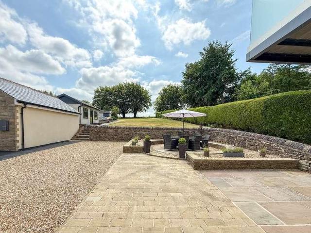 5 bed house for sale