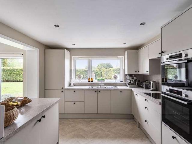 5 bed house for sale