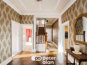 5 bed house for sale