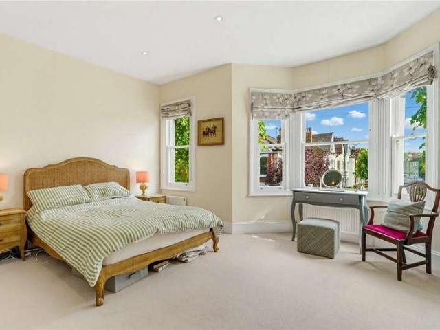 5 bed house for sale