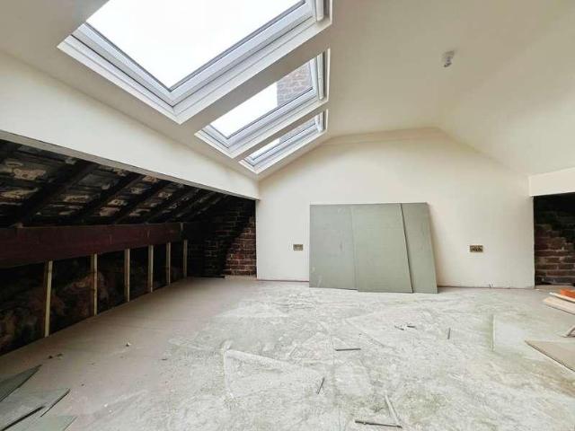 5 bed house for sale