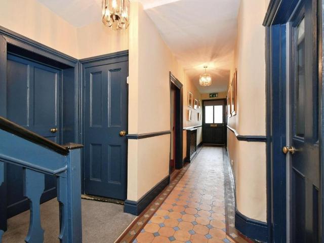 5 bed house for sale