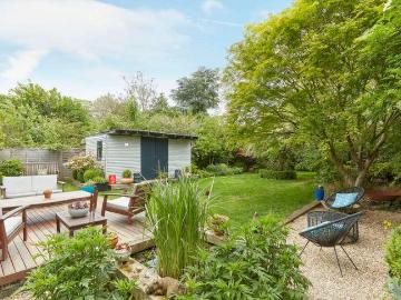 5 bed house for sale