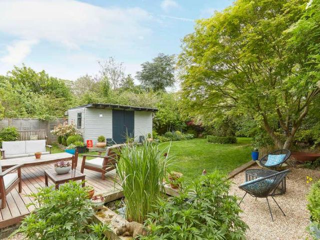 5 bed house for sale