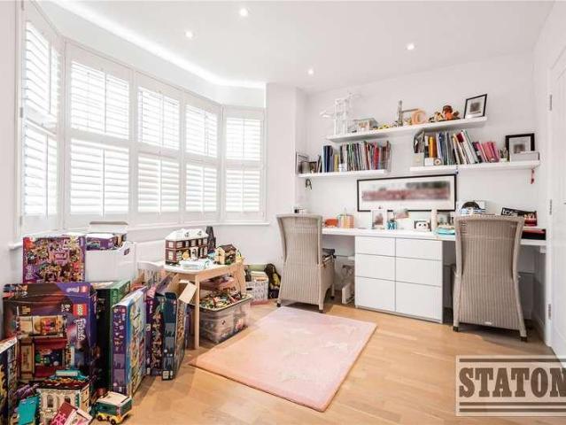 5 bed house for sale