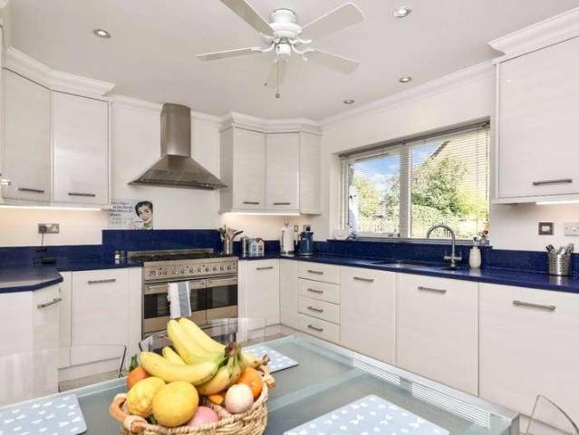 5 bed house for sale