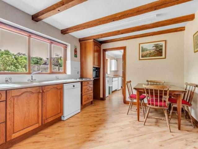 5 bed house for sale