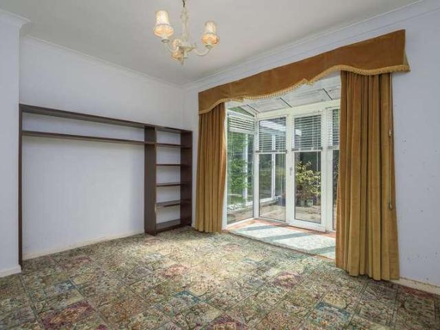 5 bed house for sale