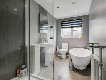 5 bed house for sale