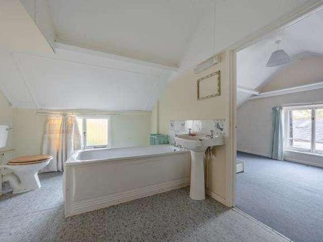 5 bed house for sale