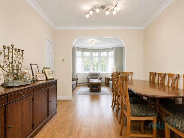 5 bed house for sale
