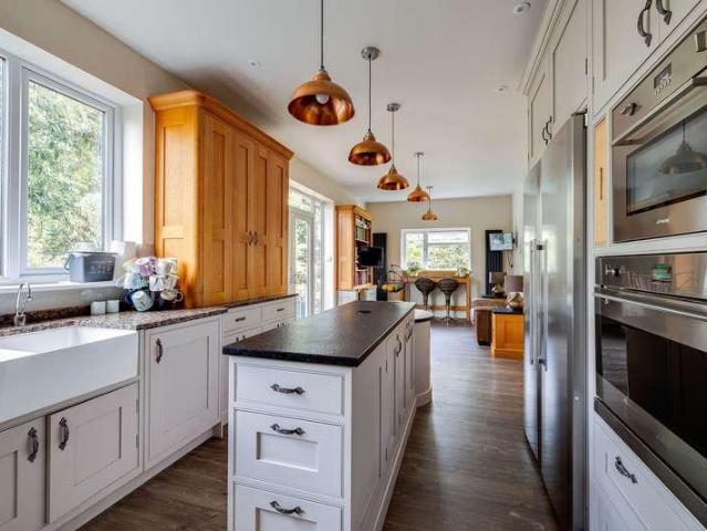 5 bed house for sale