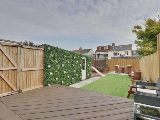 5 bed house for sale