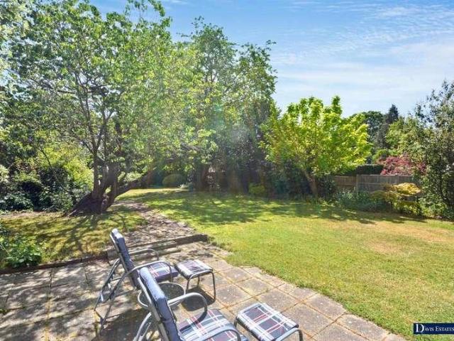 5 bed house for sale