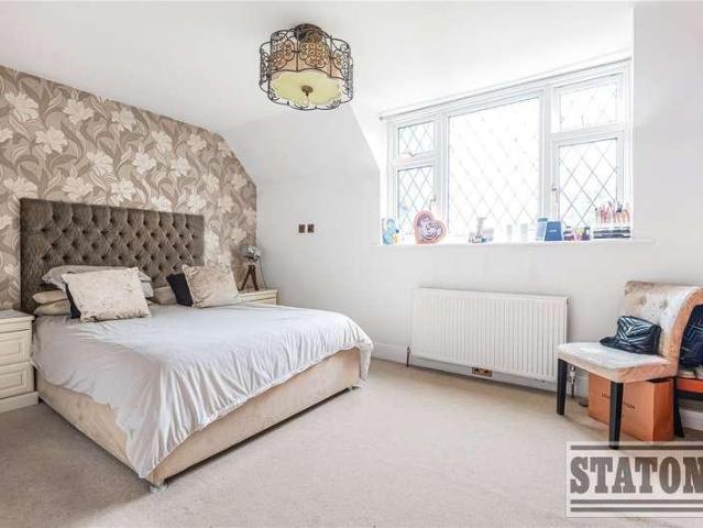 5 bed house for sale