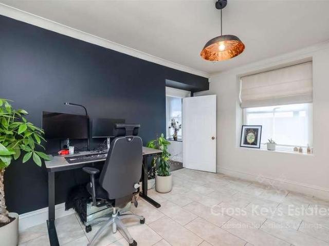 5 bed house for sale