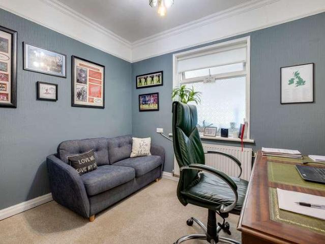 5 bed house for sale