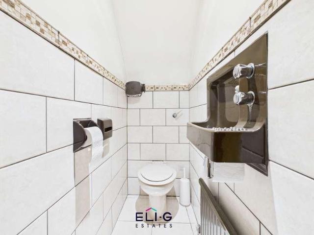 5 bed house for sale