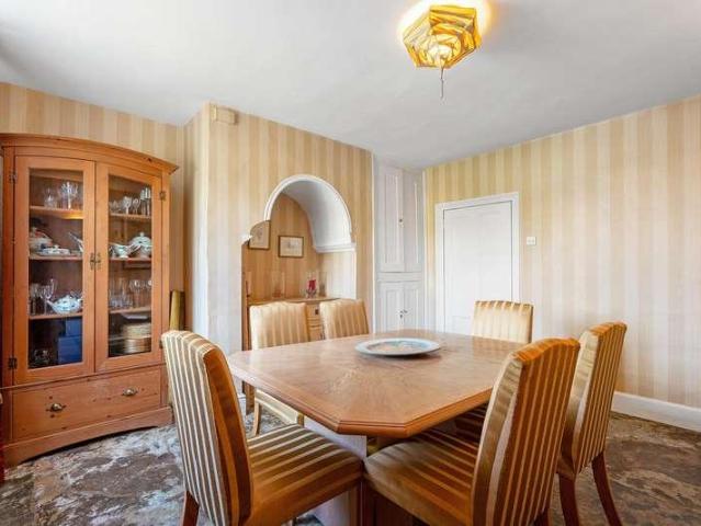 5 bed house for sale