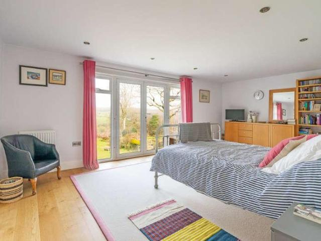 5 bed house for sale