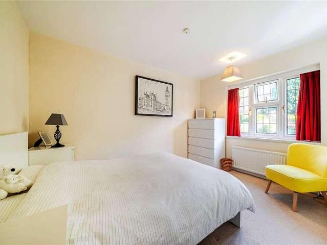5 bed house for sale