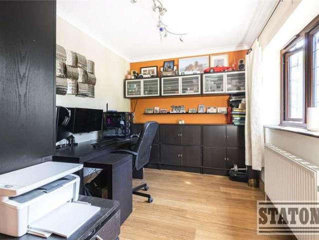 5 bed house for sale