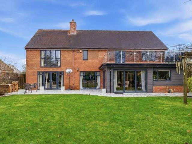 5 bed house for sale
