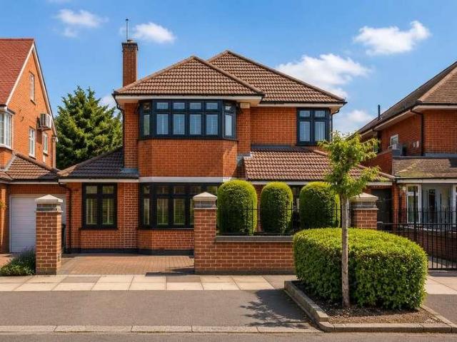 5 bed house for sale