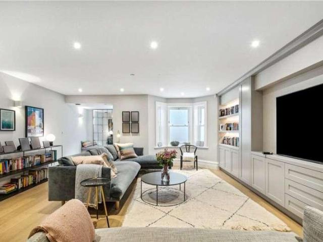 5 bed house for sale
