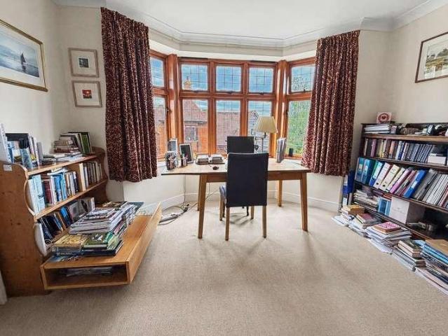 5 bed house for sale