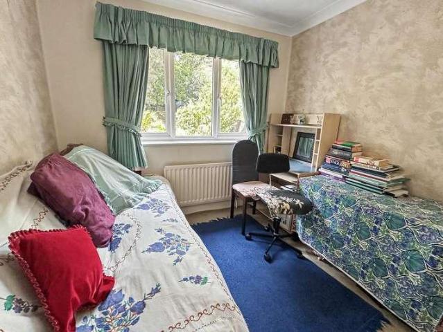 5 bed house for sale