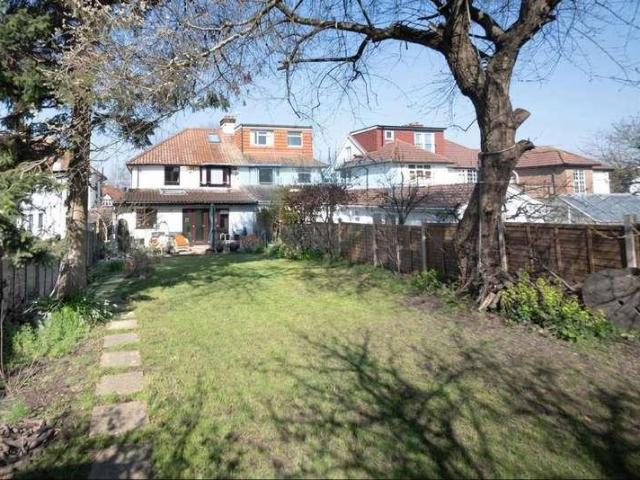 5 bed house for sale