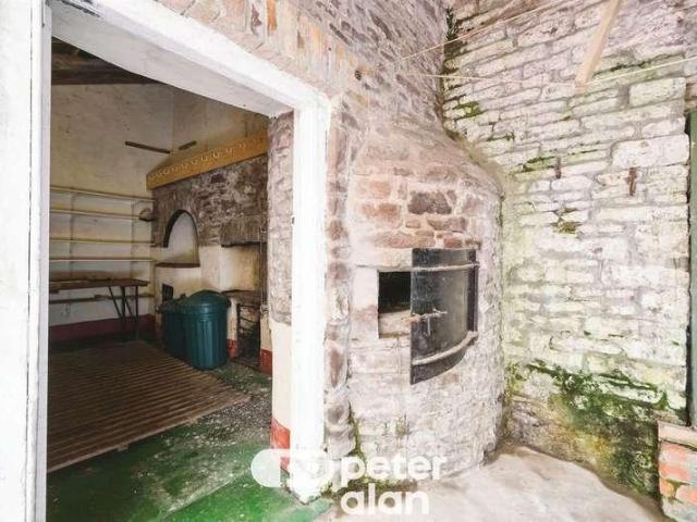 5 bed house for sale