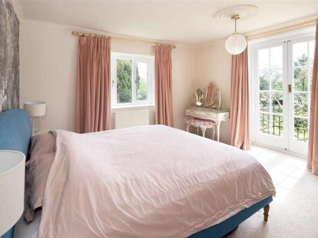 5 bed house for sale