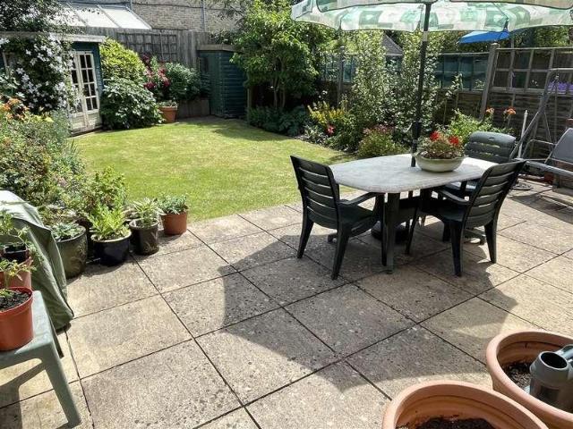 5 bed house for sale