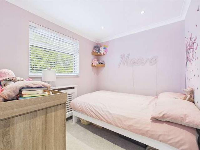 5 bed house for sale