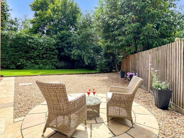 5 bed house for sale