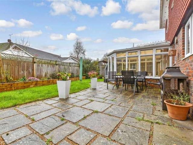 5 bed house for sale