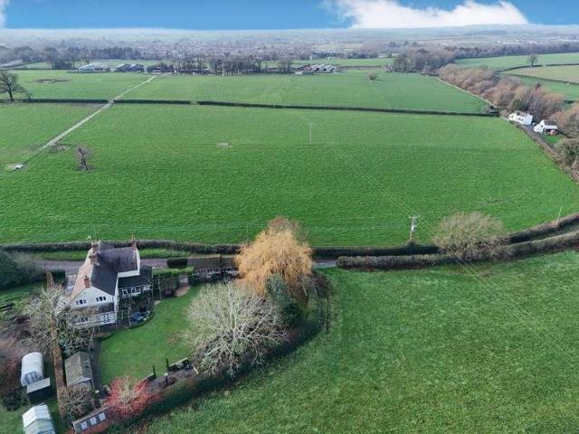 5 bed house for sale