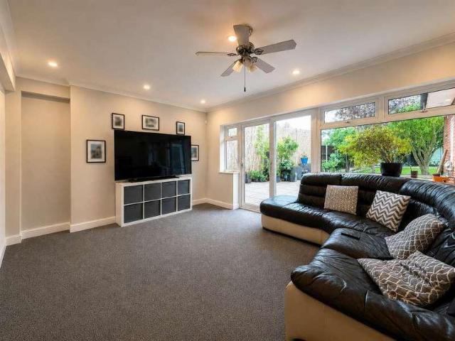 5 bed house for sale