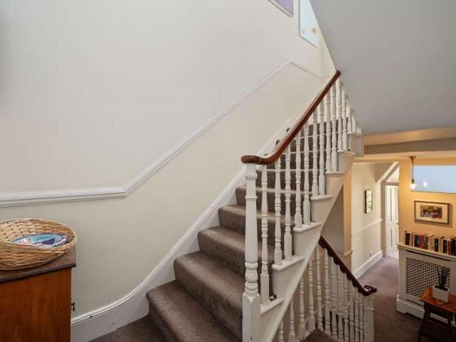 5 bed house for sale