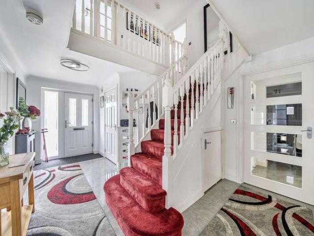 5 bed house for sale