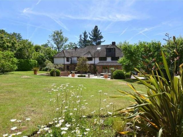 5 bed house for sale
