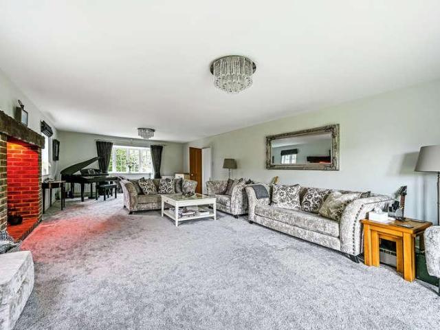 5 bed house for sale