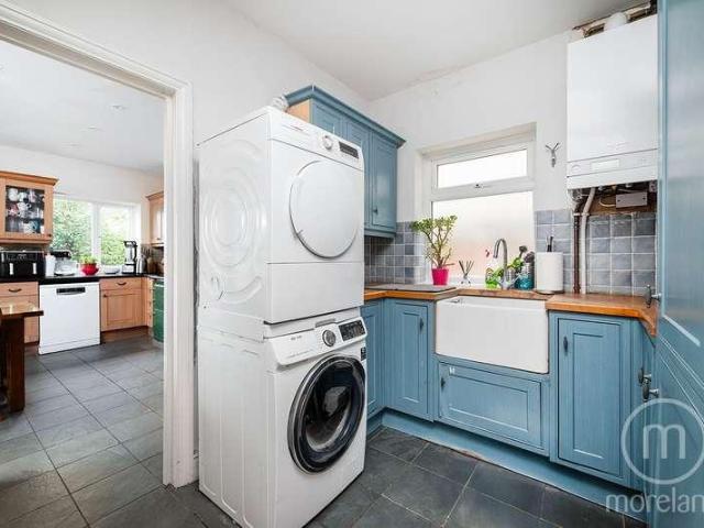 5 bed house for sale