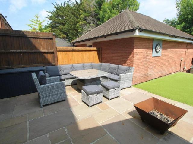 5 bed house for sale