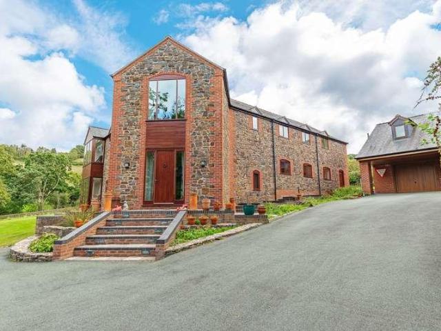 5 bed house for sale